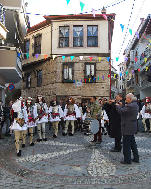 Χορός στην Πλατεία της Πουλιάνας (Αρχείο Σταύρου Ι. Αρβανιτόπουλου)